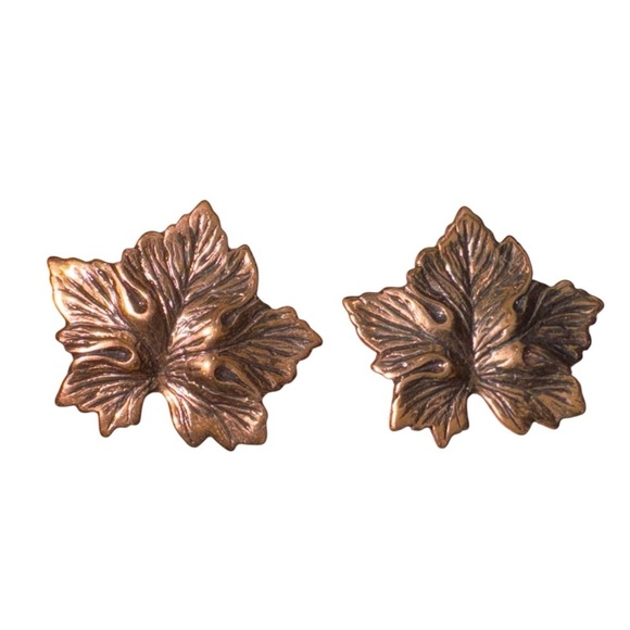 Leaf post earrings brass colored textured multi-dimensional - Picture 1 of 3